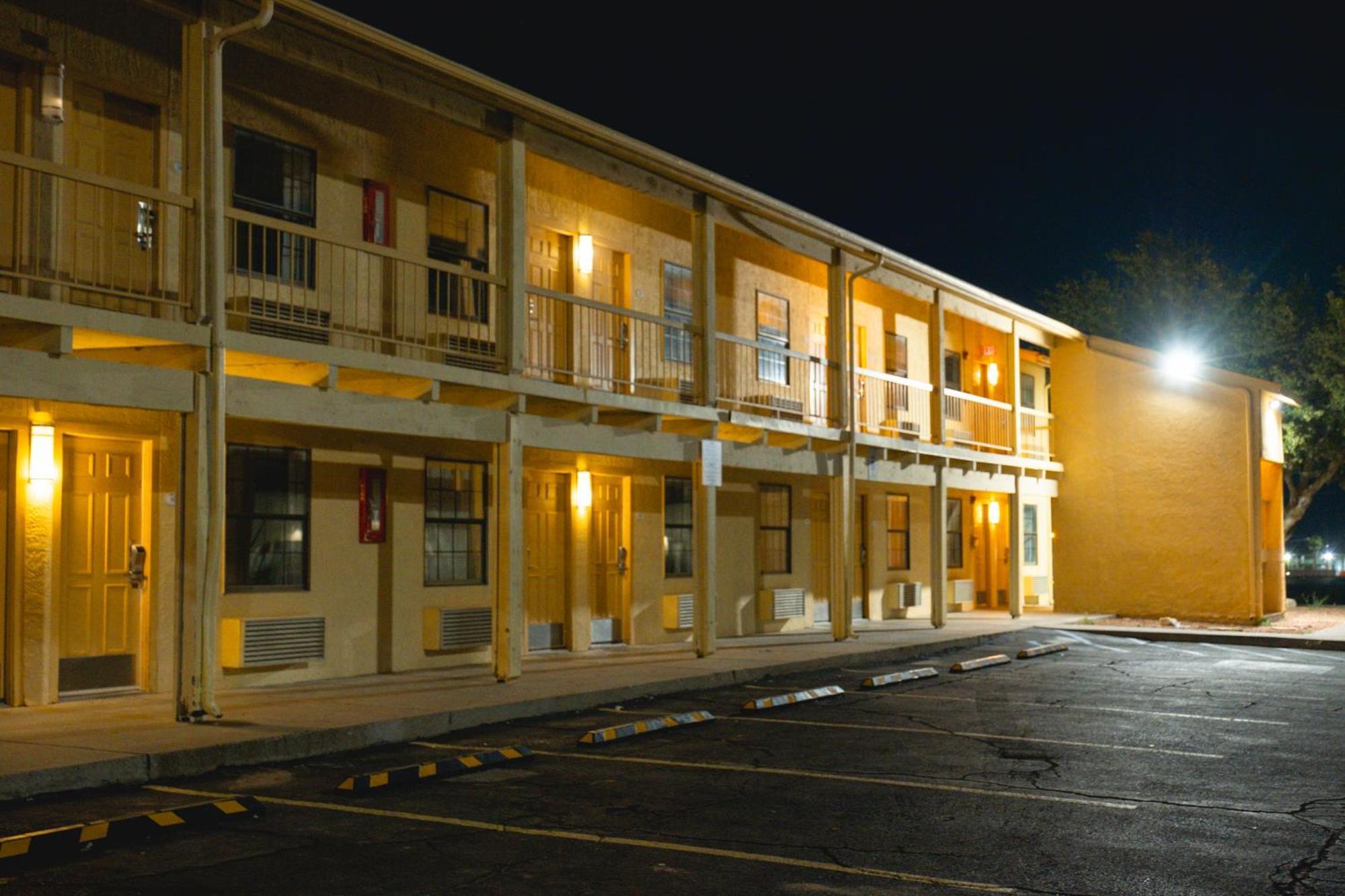 Baymont By Wyndham Hotel Fort Stockton Buitenkant foto