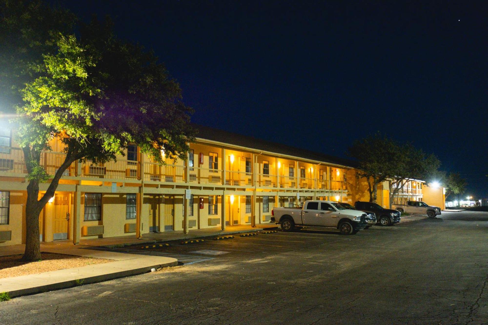 Baymont By Wyndham Hotel Fort Stockton Buitenkant foto